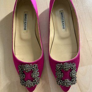 Manolo Blahnik hangisi flats